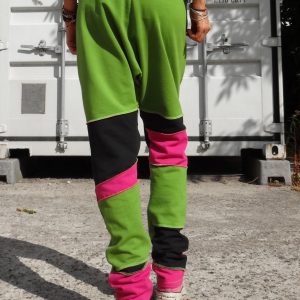 einzigartige handgemachte Hose mit halbtiefem Schritt in Grün mit Pink und Schwarz