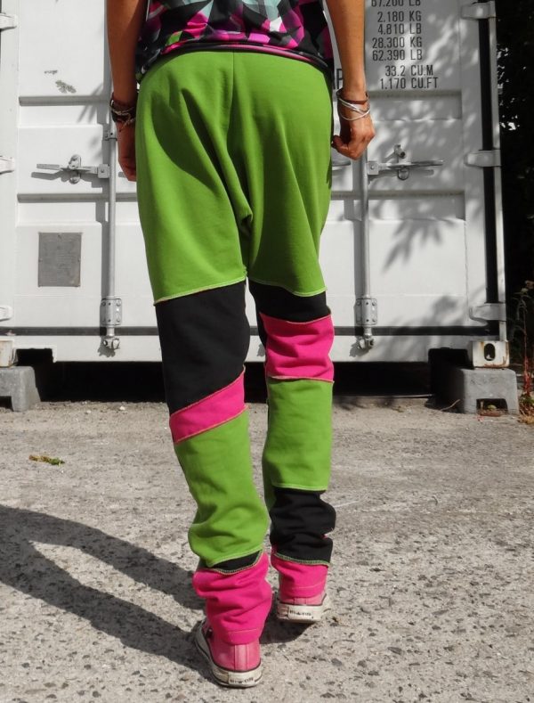 einzigartige handgemachte Hose mit halbtiefem Schritt in Grün mit Pink und Schwarz