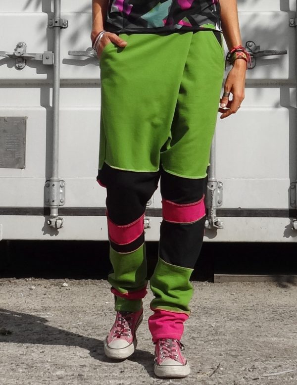 handgemachte Hose mit halbtiefem Schritt in Grün mit Pink und Schwarz